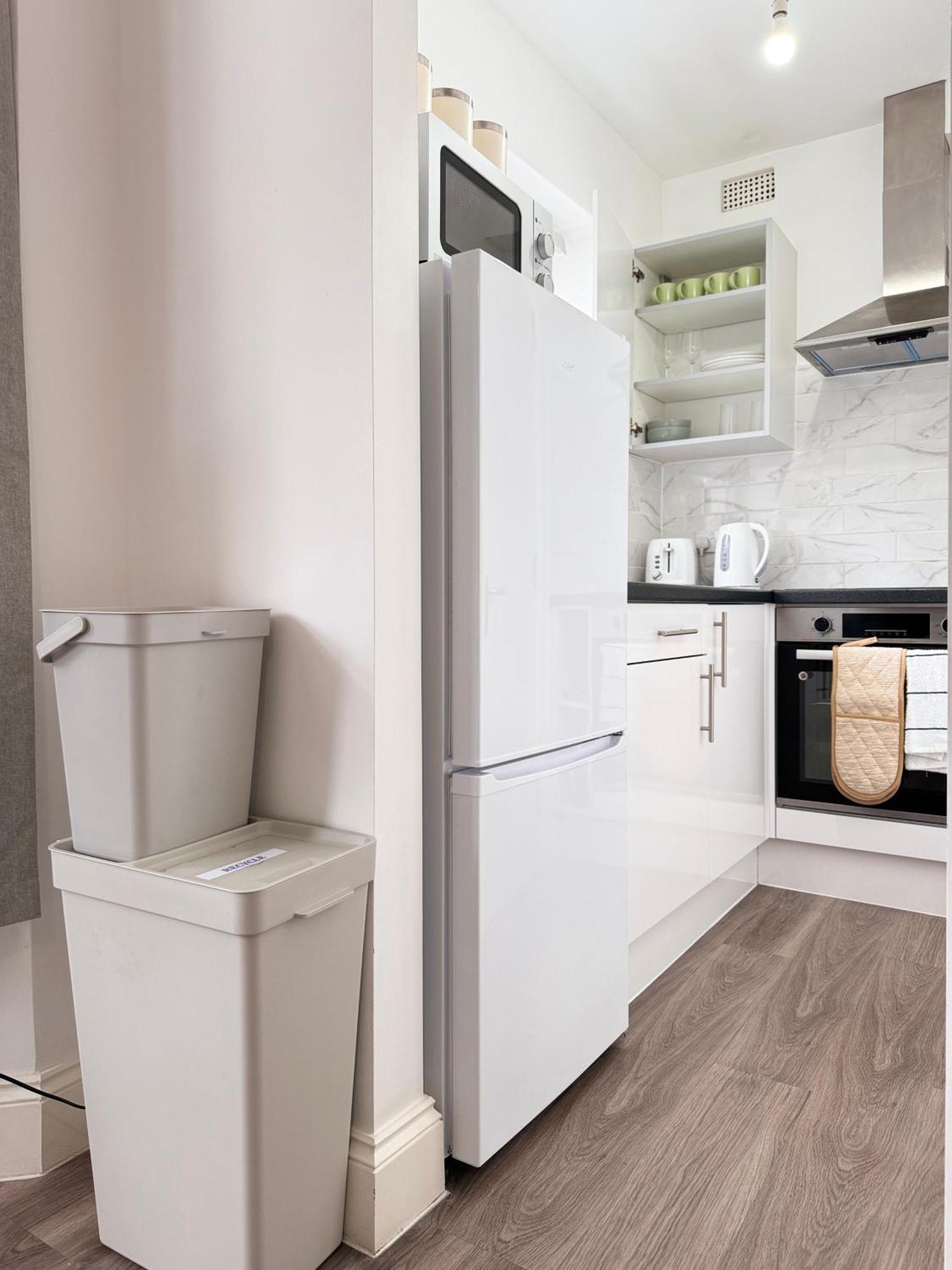 Vibrant 30min To & Free Wifi Apartment London